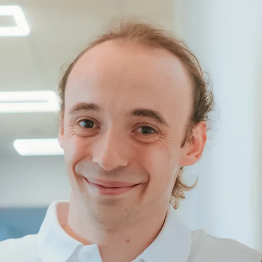 Porträtfoto von Fabian Sattler